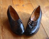 vintage late 1920s early 1930s black shoes / 30s art deco heels
