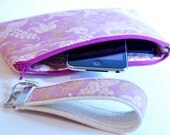 Pouch with detachable Handle/Keychain