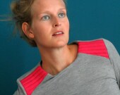 long sleeve shirt, light grey with pink shoulder pads