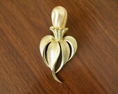 1960s vintage sarah coventry brooch - drop pearl - gold - flower
