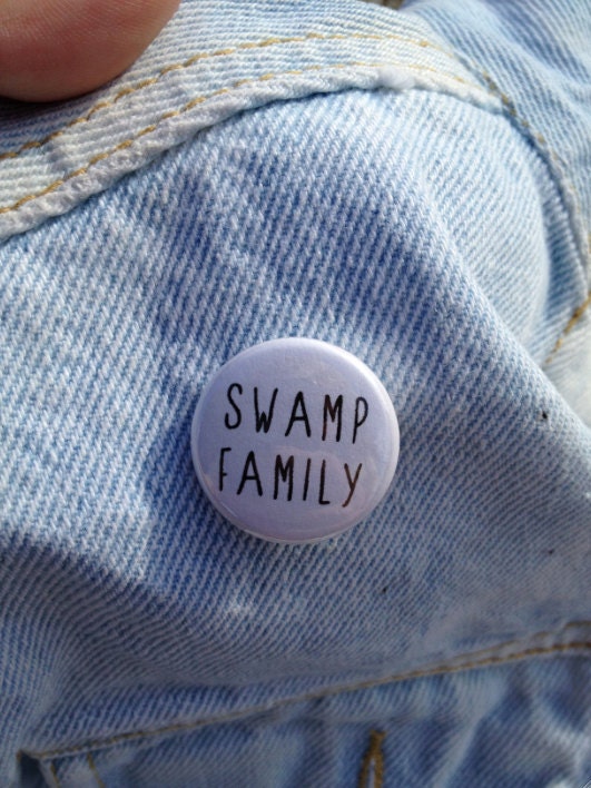 SWAMP FAMILY button 4 PACK