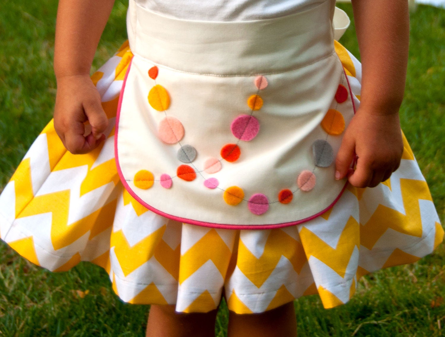 Sewing Pattern: Girls Apron Dirndl Skirt with Multiple Options (PDF. epattern INSTANT DOWNLOAD)