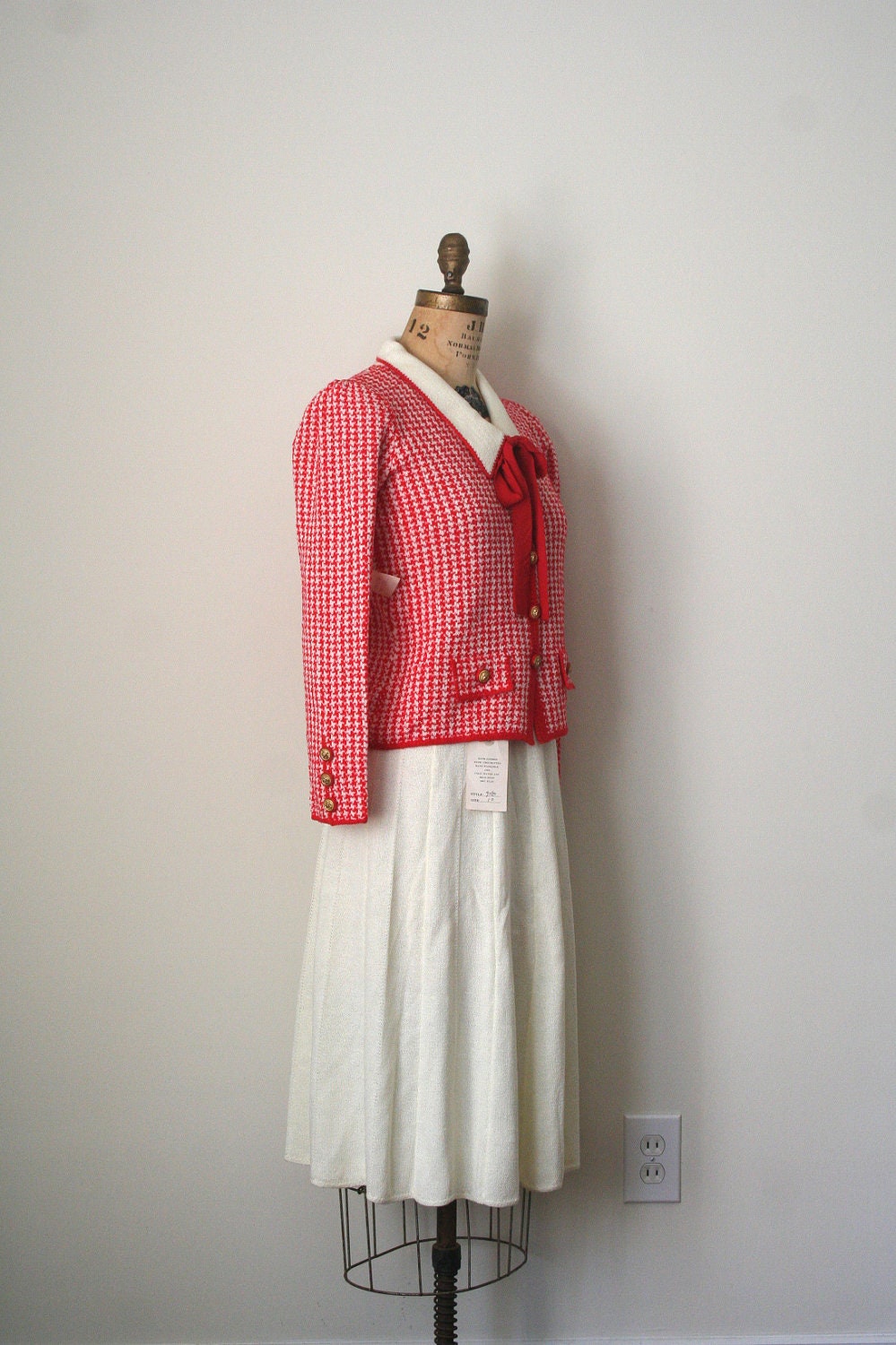 vintage ladies SUIT sweater & knit skirt / red bow FRENCH CHIC Laura Yang - deadstock - nos