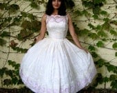 Stunning 1950s White Princess Dress with Pink Embroidery -- XXS - Extra Small