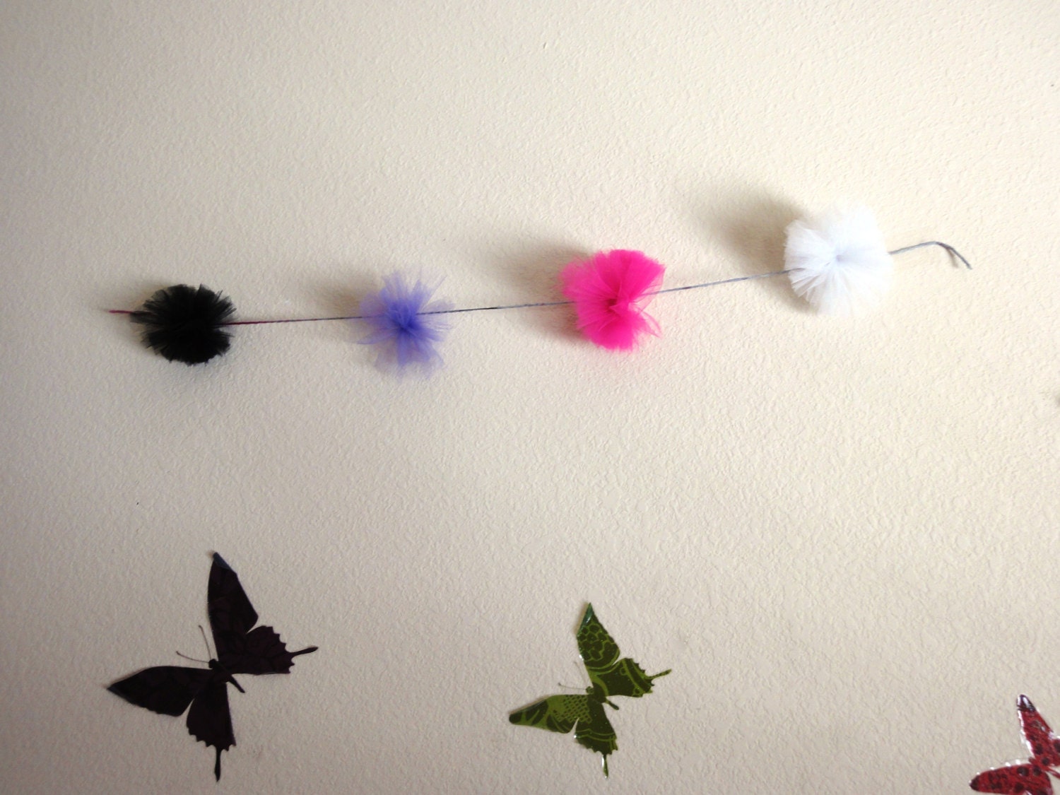 Pom Pom Black Pink White Purple Garland Tulle Tull Pom-Poms