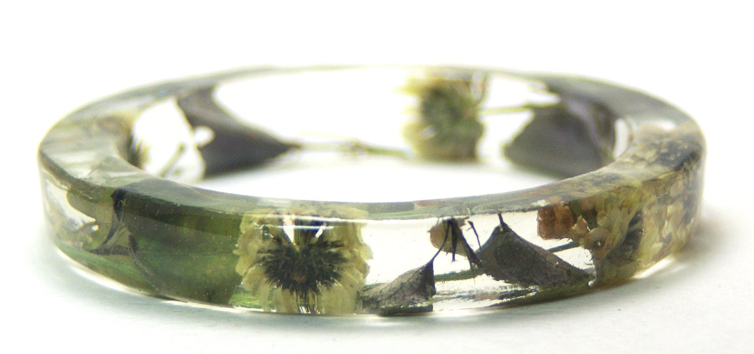 Flower Resin Bangle- Flower Jewelry- Real Flowers- Flower Bracelet- Green Bracelet - White Flowers- Green Bangle-Resin Jewelry-