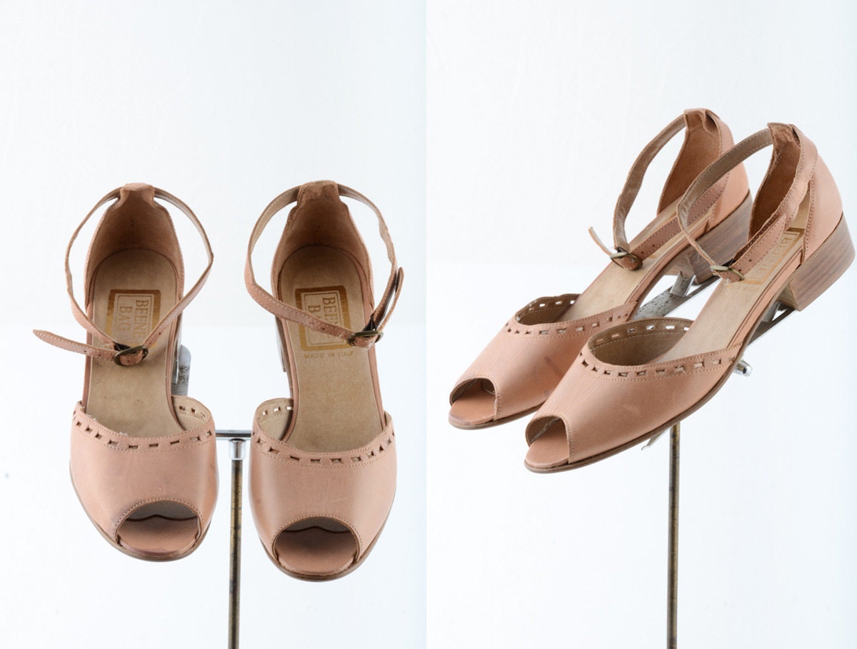 vintage shoes/ leather sandals/ peep toes