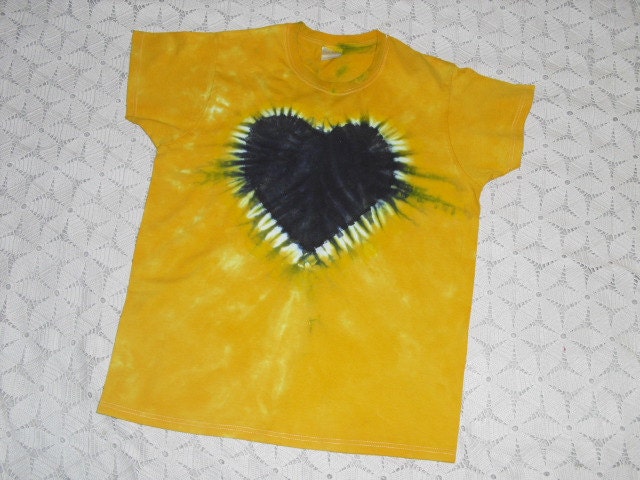 SALE Tie dye shirt, women's Medium or Large, YOU choose the size- heart of black and gold SALE