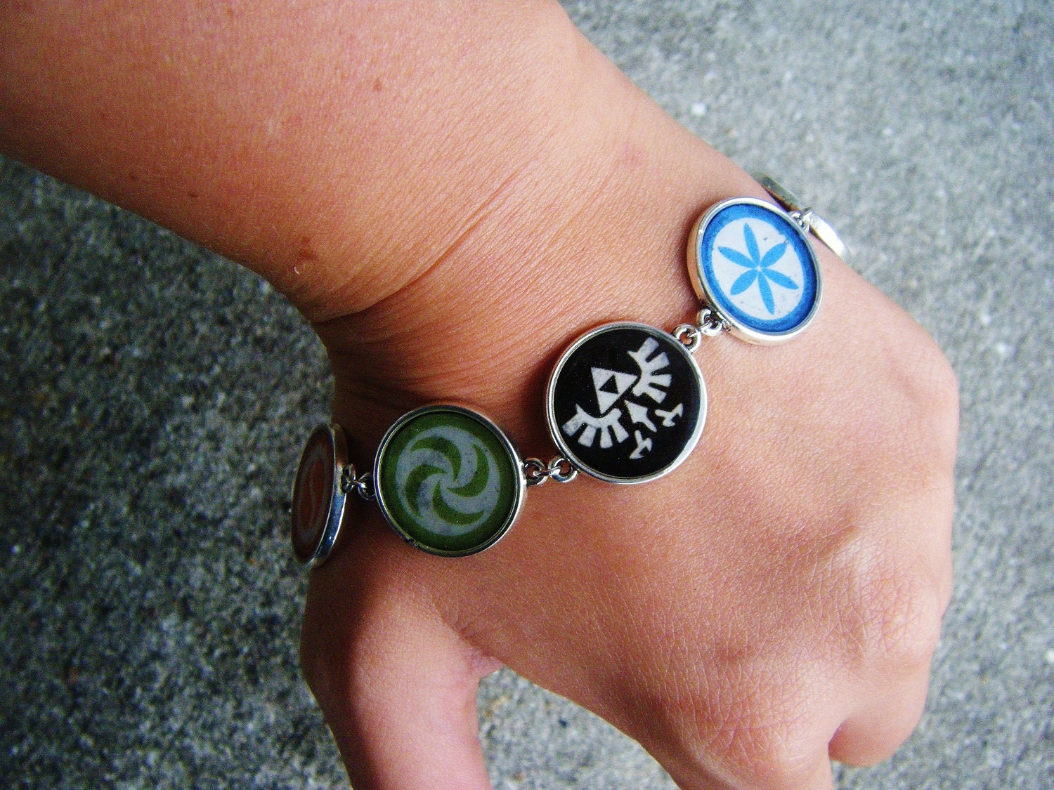 Zelda Six medallions triforce bracelet