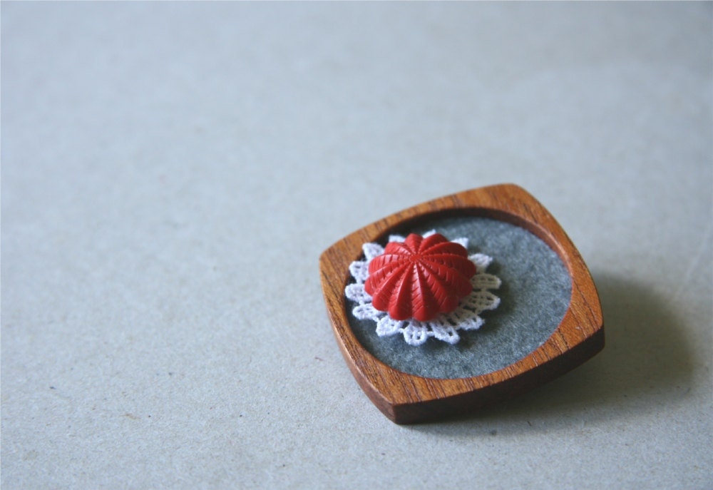 Red Vintage Button and White Lace Snowflake on Holiday Silver Gray Felt Wooden Brooch, Mahogany and Buttons Series