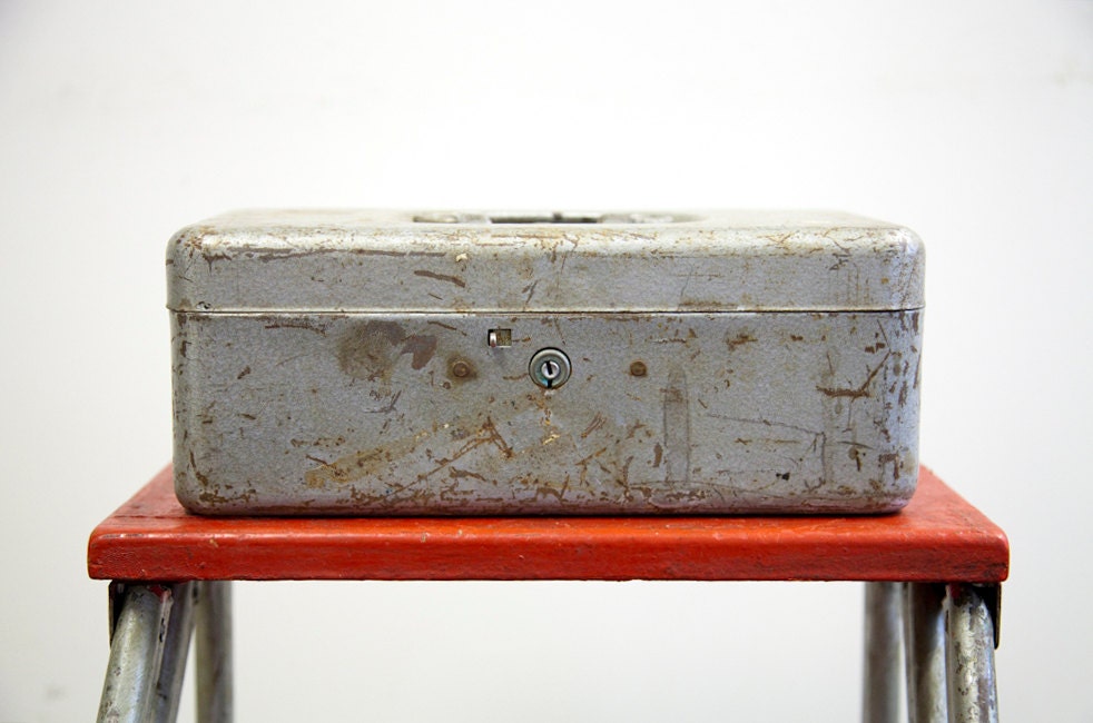 Rusty Industrial Lit-ning Gray Metal Tool Box
