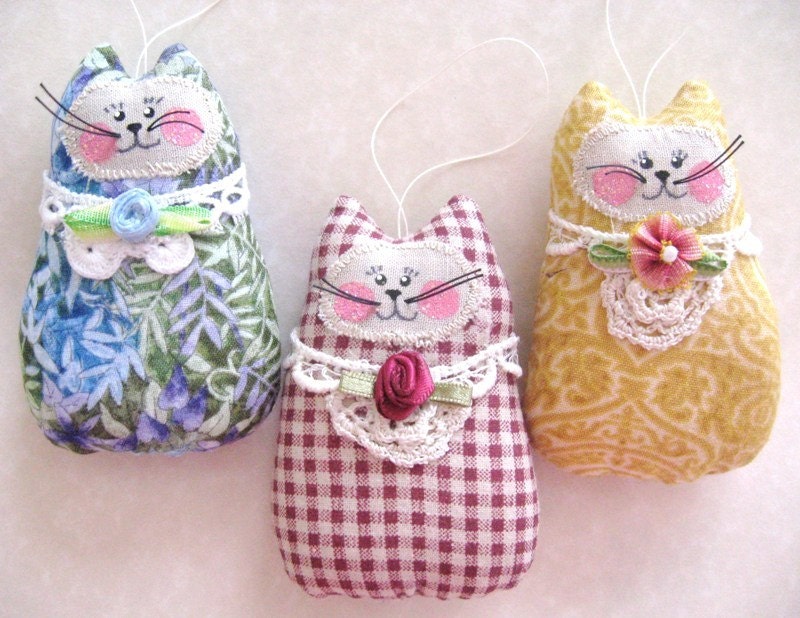 CAT Ornaments, Set of 3 Ornies Bowl Fillers Primitive Party Favors Decorations Home Decor CharlotteStyle