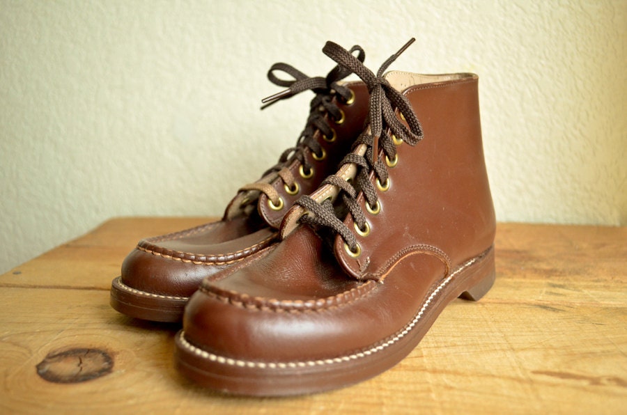 FREE SHIPPING  Vintage 1960s Brown Boots