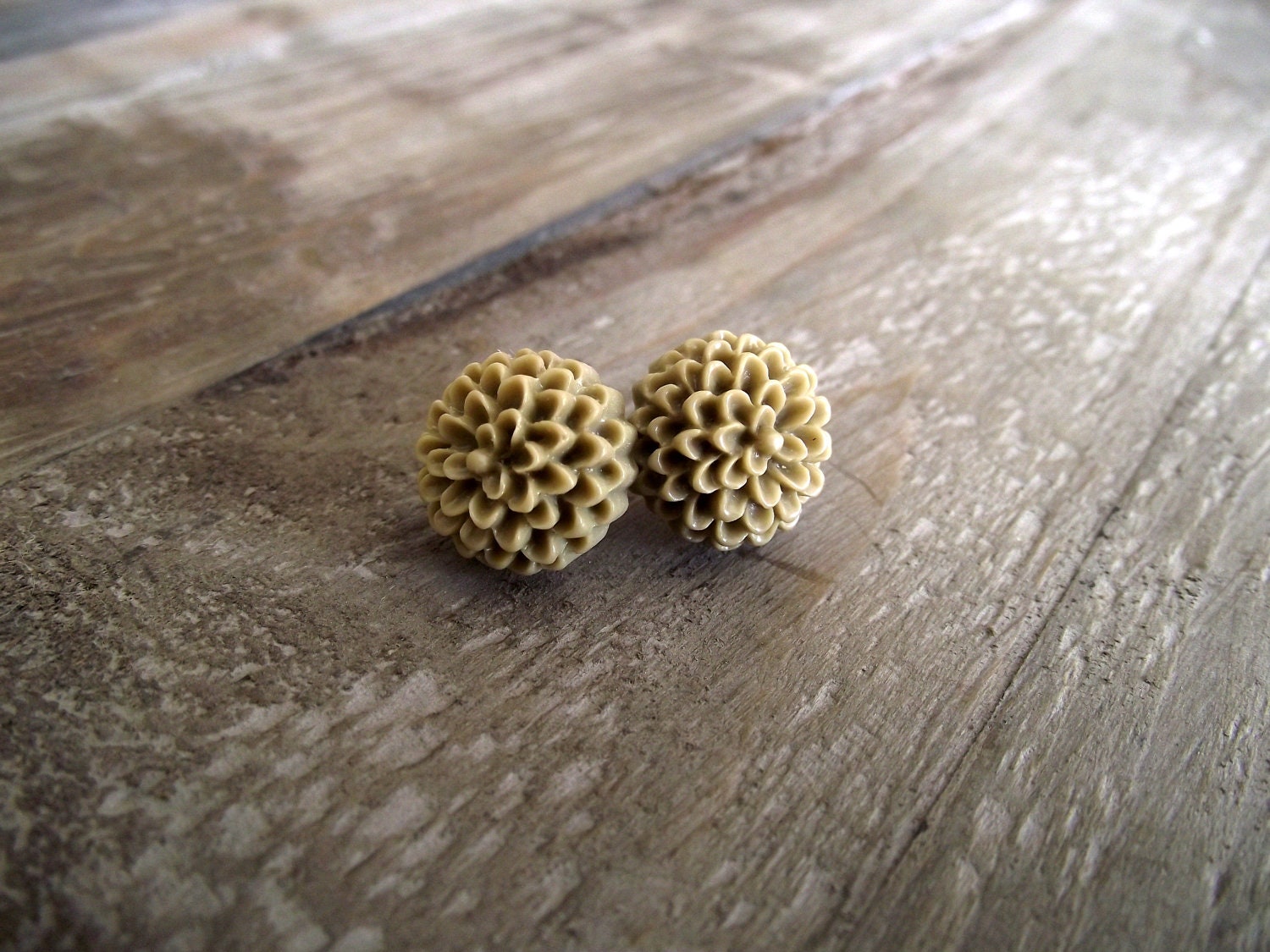THE CHRYSANTHEMUM EARRINGS - Clay