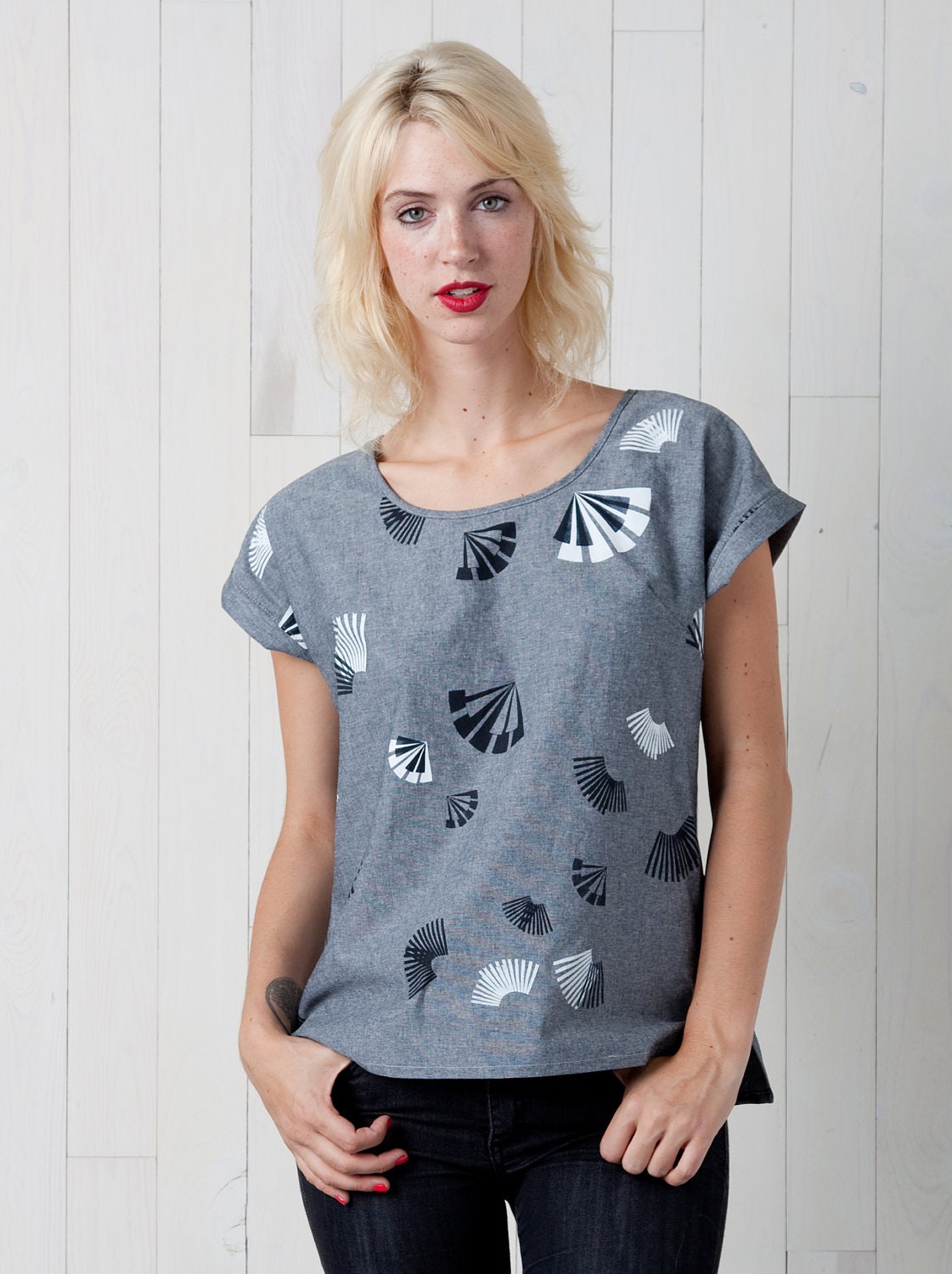 Fans Keyhole Woven Blouse (navy and white)
