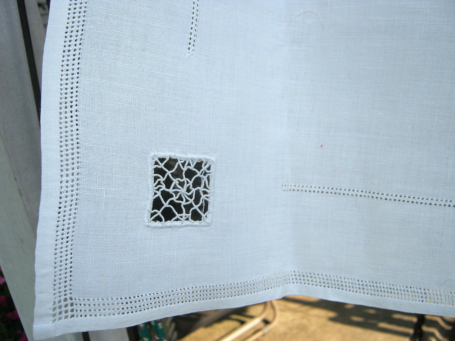 Vintage Fine Linen Tablecloth Drawn Thread Border Table Topper Linens