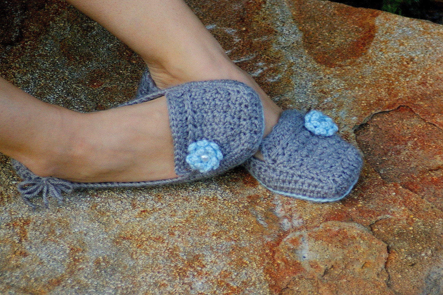 Womens House Slipper PDF Crochet Pattern - six sizes included - Women's 5-10 - Pattern number 117 - Instant Download