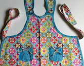 Girls Turquoise Kaleidoscope Apron (sz 5-6)