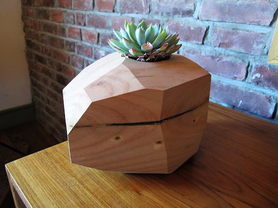 Multifaceted wood planter LARGE