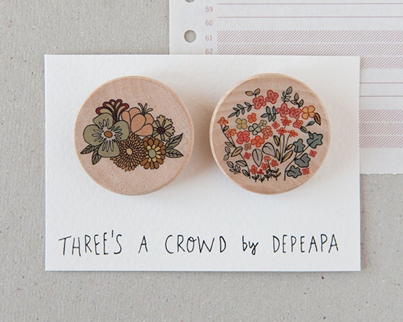 Flowers - pack of illustrated wooden brooches