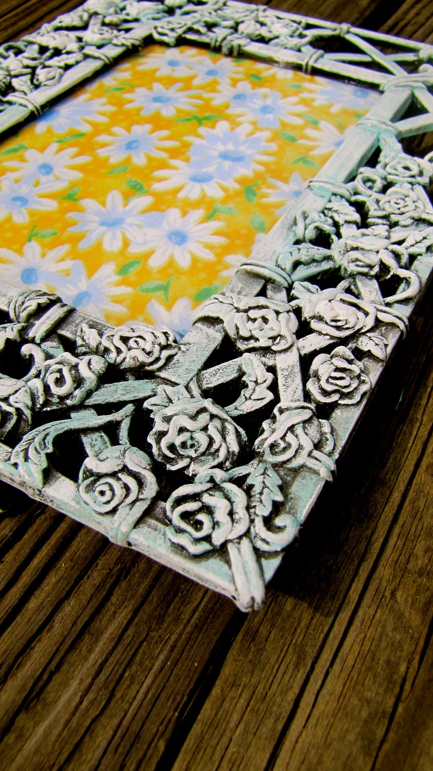 Shabby Chic Antiqued Metal Floral Frame 5" x 3"