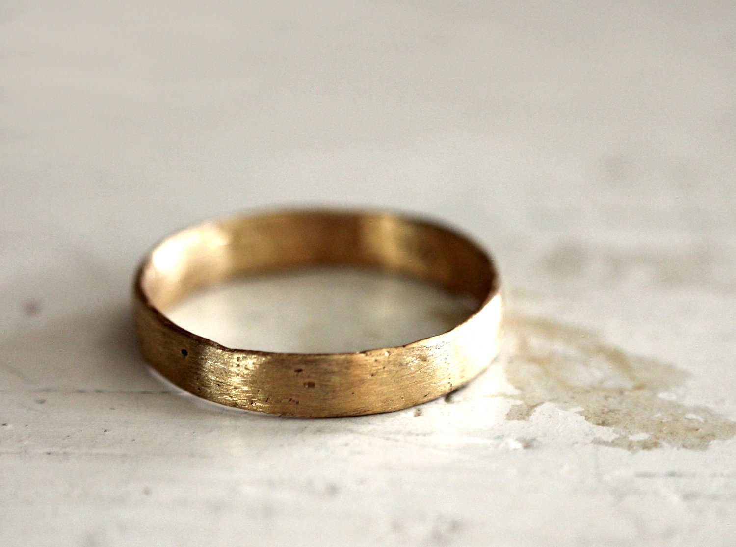 A rustic gold wedding band. 18k. Lulu