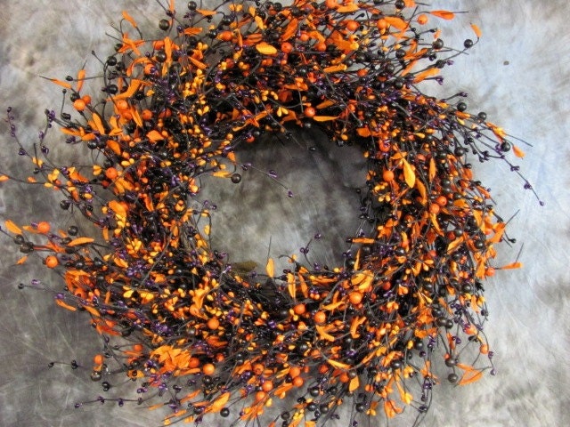 Halloween Mix Berry Wreath -Fall Wreath - Front Door Wreath - Primitive Wreaths - Pip Berry Wreath - Fall Home Decor