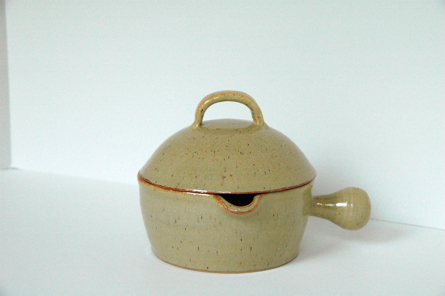 Goldilocks Stoneware Porridge Bowl with Lid and Pouring Spout
