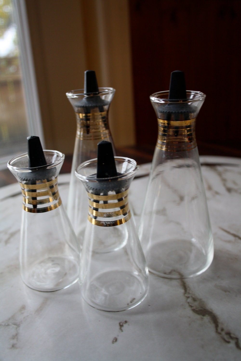 Vintage pyrex cruets / pyrex serving set / mid century salt and pepper, oil and vinegar cruets
