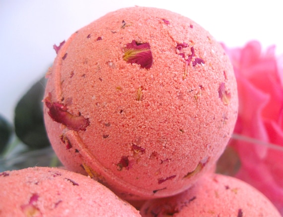 Bath Bomb - Fresh Cut Roses - Vegan Moisturizing Bath Bomb with Organic Rose Petals