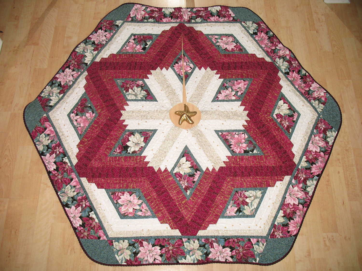 Christmas Tree Skirt Quilt  -  Burgundy Poinsettia  -  117