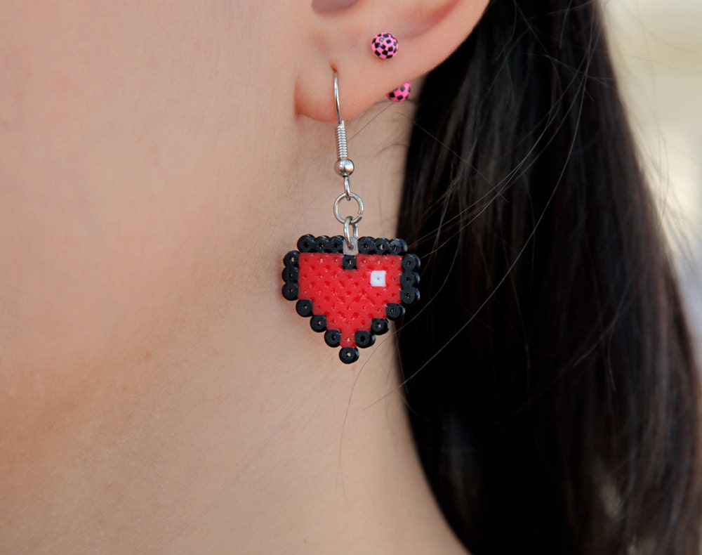 Pixel Heart Earrings. Colorful 8bit pixel Heart . Choose between 24 Colors - BeadxBead