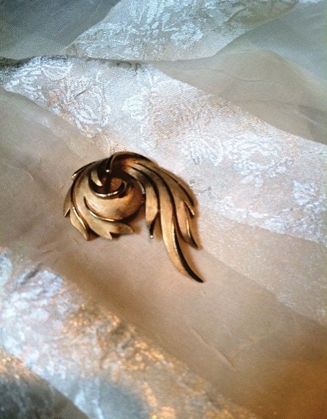 Beautiful Vintage Trifari Gold Feather Brooch Mid Century Estate Jewelry