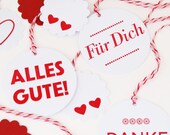 Geschenkanhänger handbedruckt 10-teilig, 5 verschiedene Motive 300g Karton weiß - 3 blanko Anhänger 300g Fotokarton rot, Divine Twine-Kordel