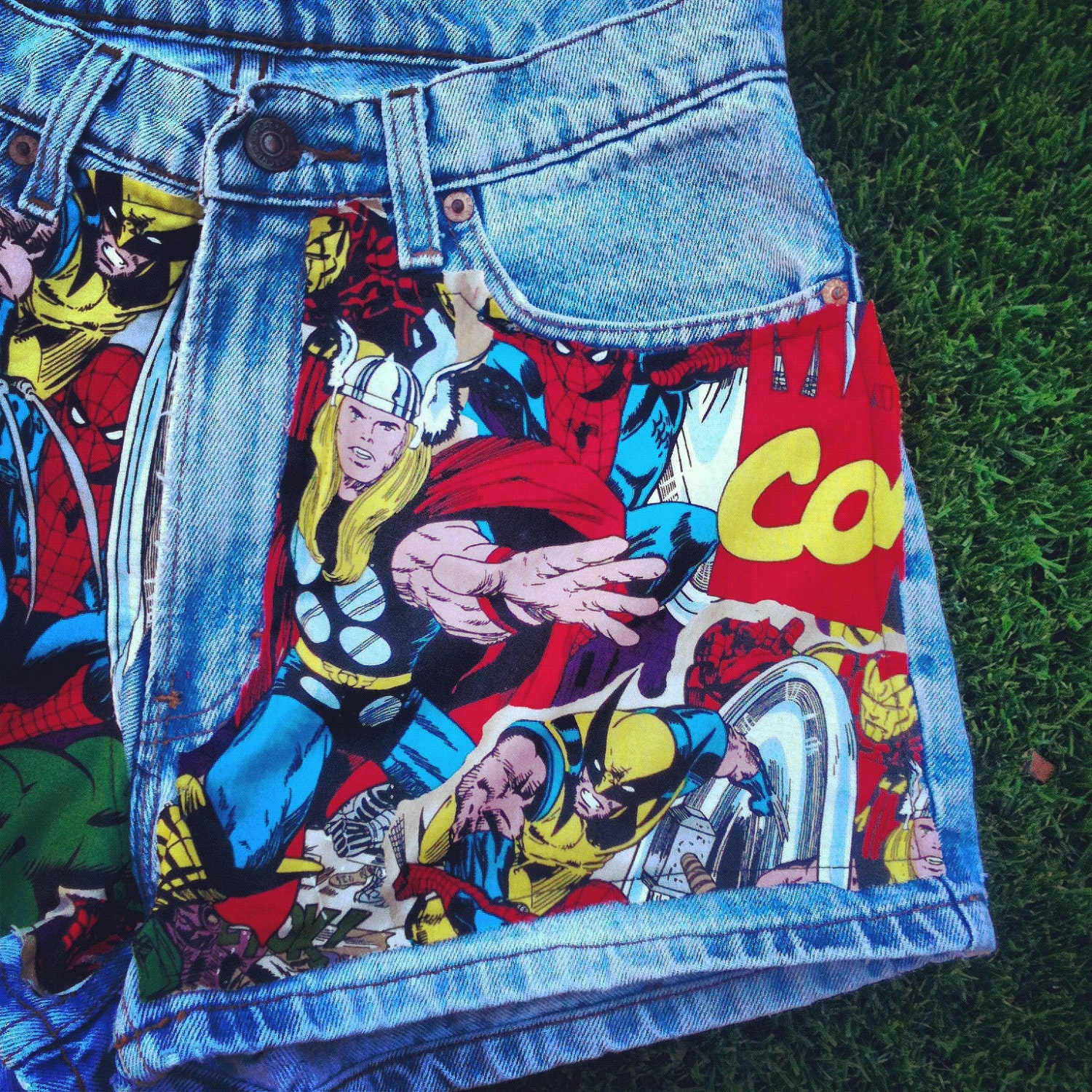 MARVEL Comics Vintage High Waisted Denim Jean Shorts Size 28