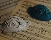 White/Vintage Dresser Knobs / Drawer Pulls/Drawer Knobs/Cottage Chic/Antique/Distressed /Cabinet Pulls/Drawer Knobs/Swirl Design