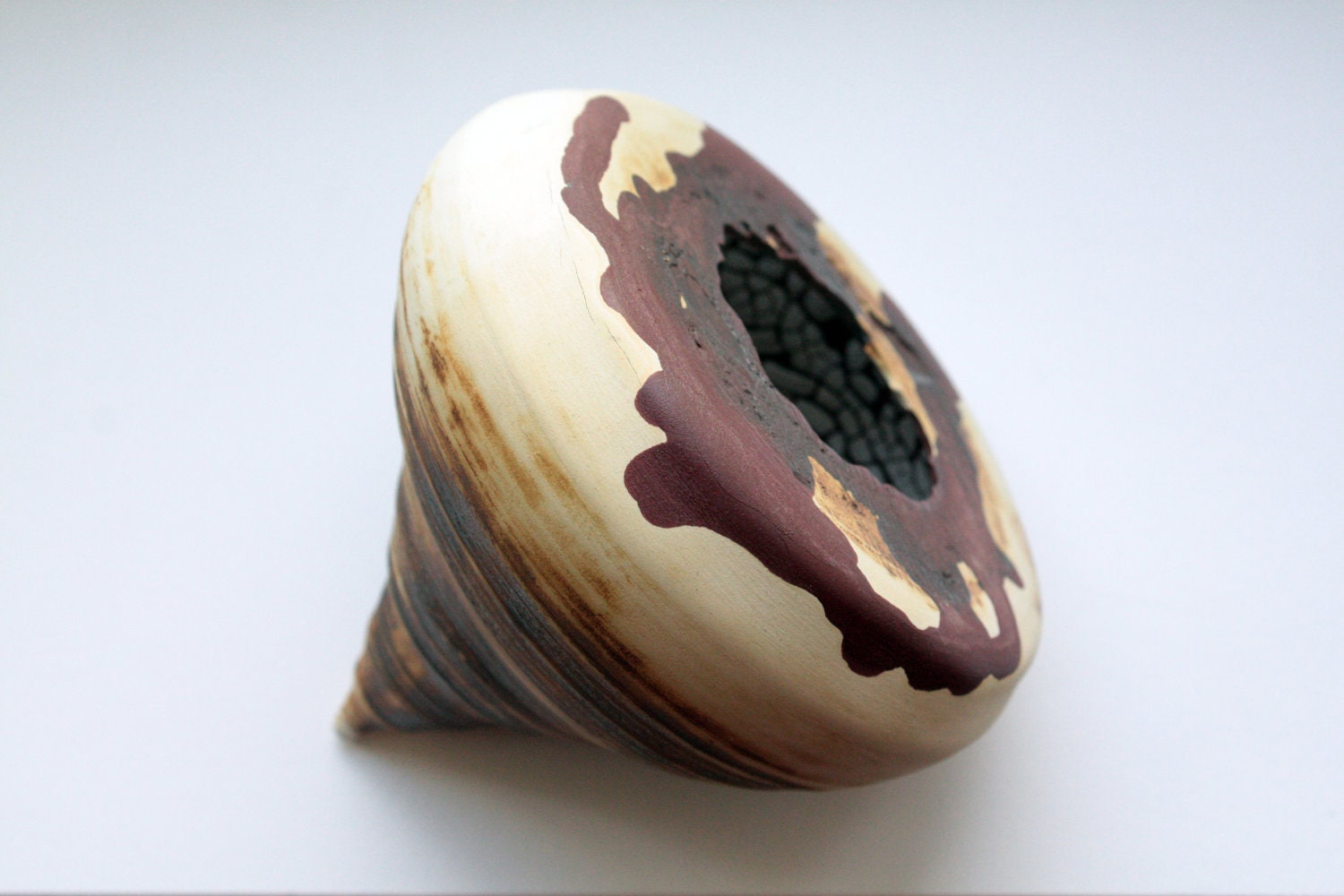 Ceramic decorative sculpture with white clay