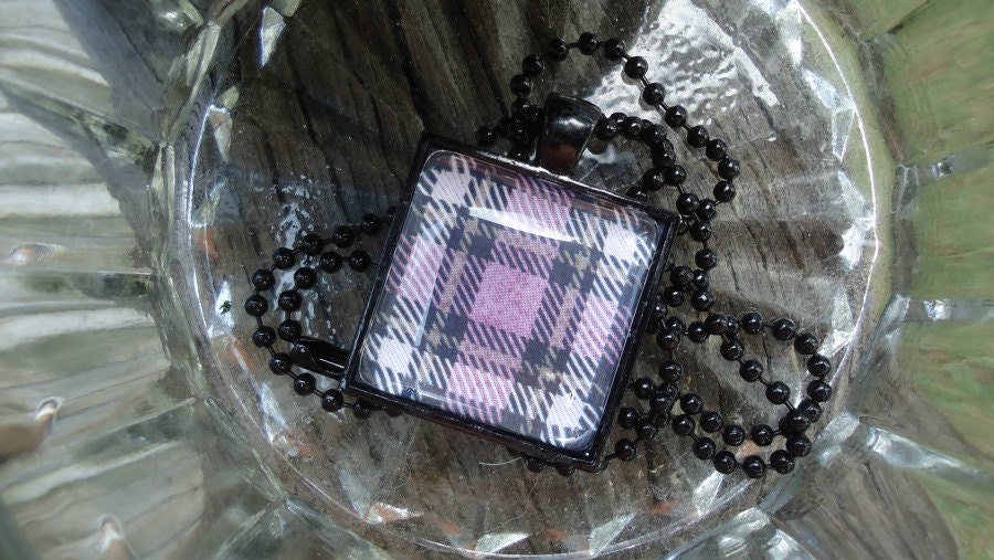 Shades of Purple Plaid with Black Pendant Tray and Chain