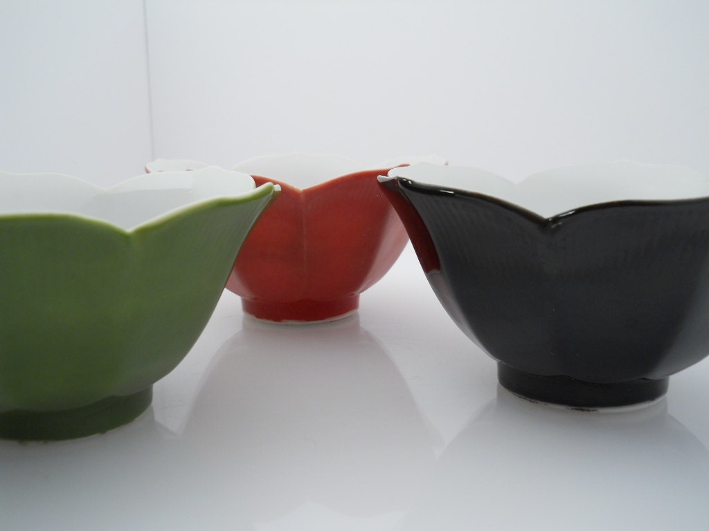 Lotus Flower Rice Bowl Condiment Bowl Porcelain Ribbed Petals Set Of 3 c 1970s Estate