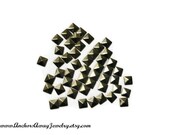 125 PCS - 7mm Silver Pyramid Flat Back Studs Iron On Studs - Great for iPhone Case, Jewelry, Clothes