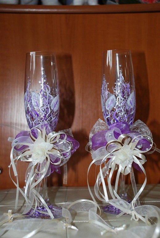 Items similar to Custom Wedding Champagne Flute glasses with gift ribbons on Etsy