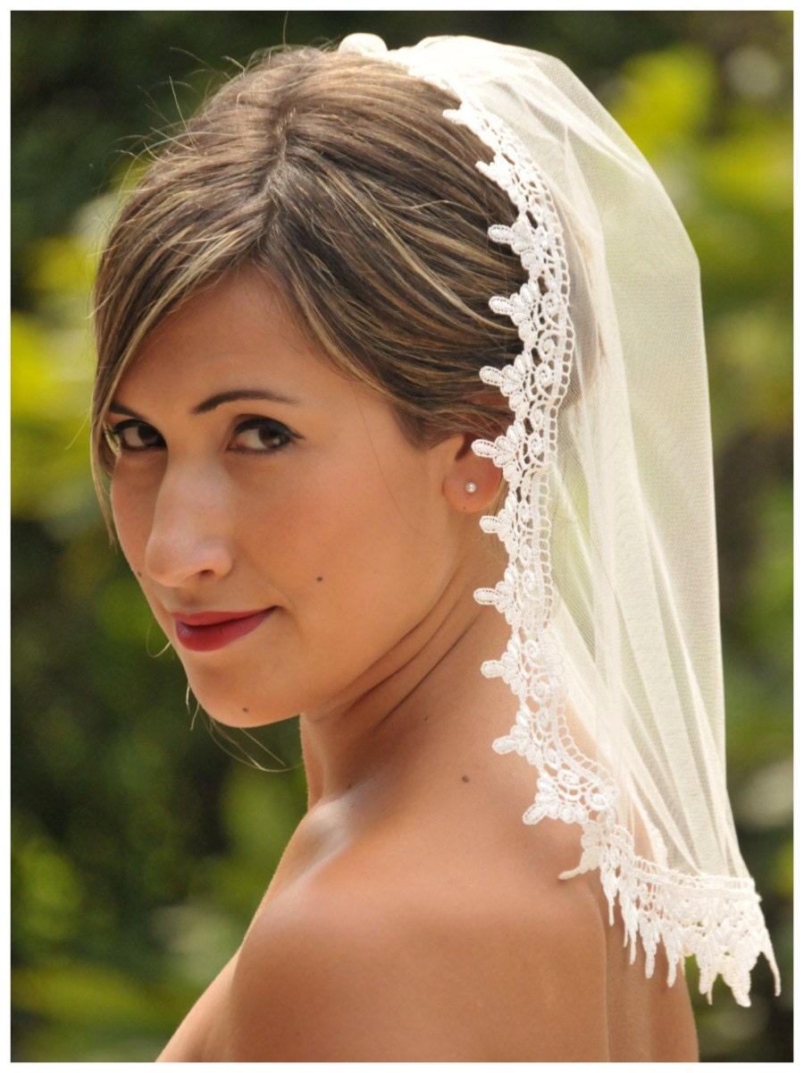 Small veil ivory tulle shoulder length lace finish pearl bead clip