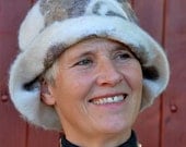Needle felted womens hats handmade in France, different sizes and colours 100% Merino wool. Style "The shopping"