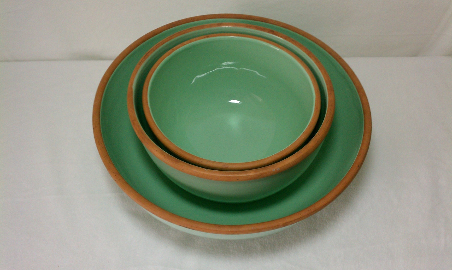 Set of 3 Stoneware Farm Mixing Bowls in Green