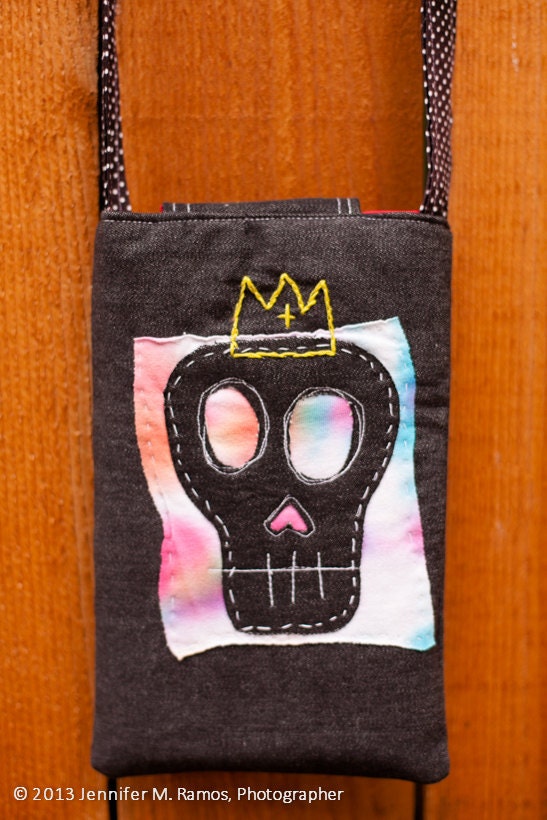 Small, skull-embellished messenger bag - Textile Fetish