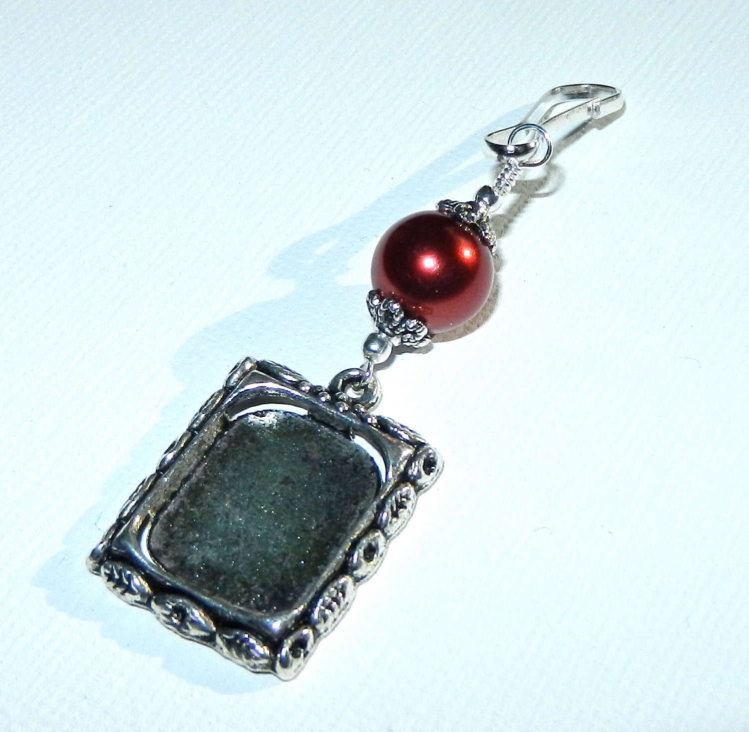 Wedding bouquet photo frame charm. Shiny dark red shell pearl.