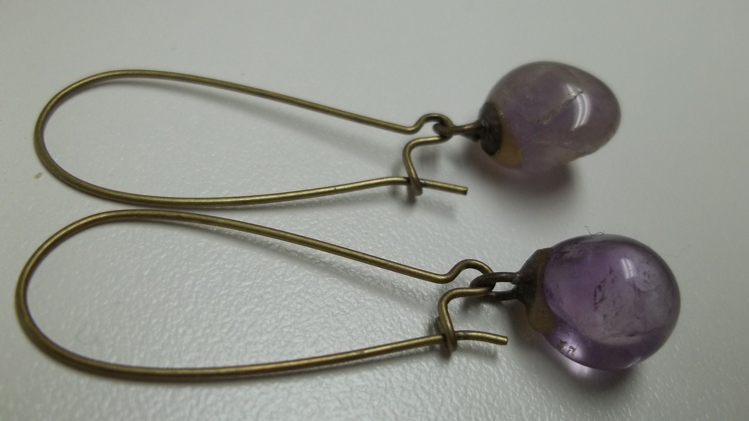 Vintage reclaimed lilac agate drop earring