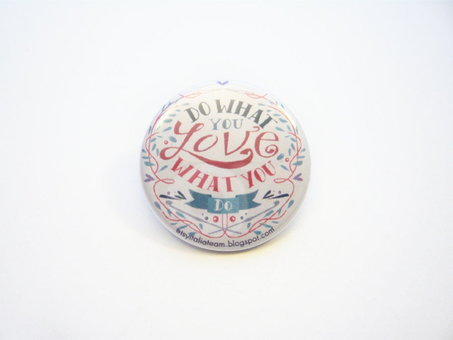 Quote pinback button brooch - do what you love, love what you do - 3 cm - 1 1/4 inch