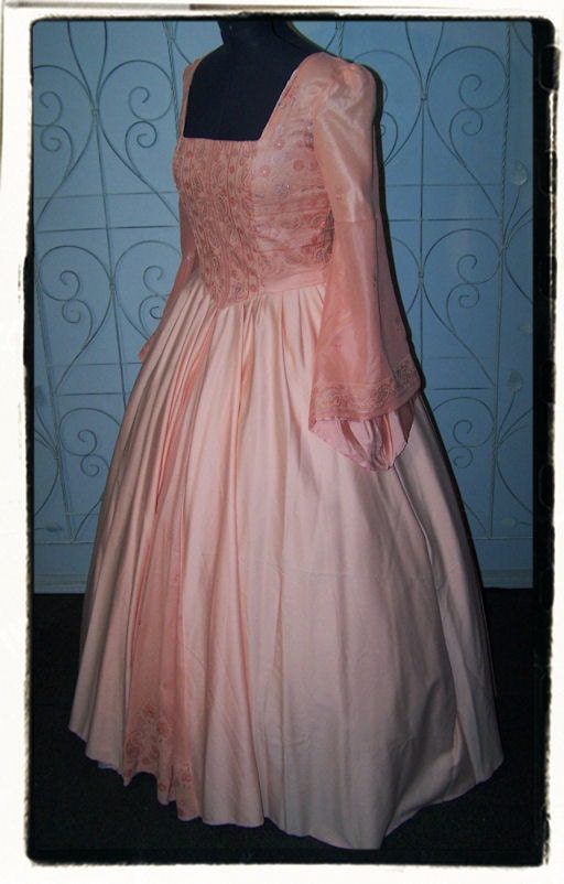 Everything is Peachy Tudor Renaissance Game of Thrones Gown Bust 40"