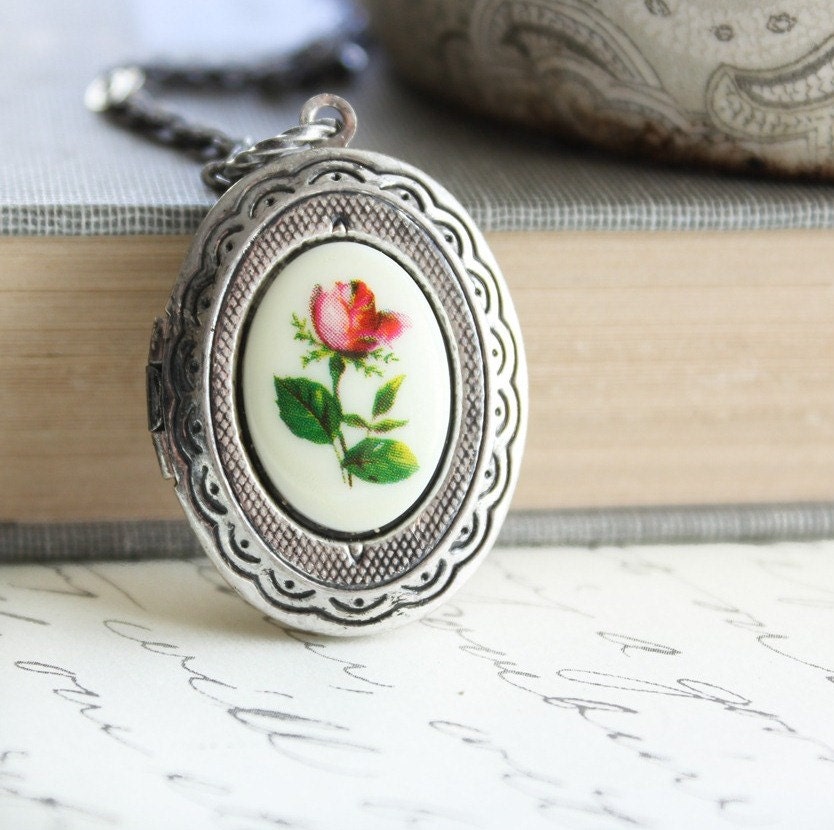 Silver Locket Necklace, Red Rose Cameo Pendant, Vintage Style Photo Locket, Picture Locket, Long, Secret Hiding Place